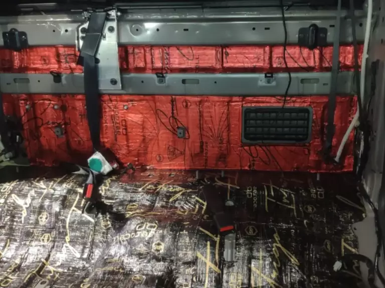 Шумоизоляция пола Nissan Frontier 1