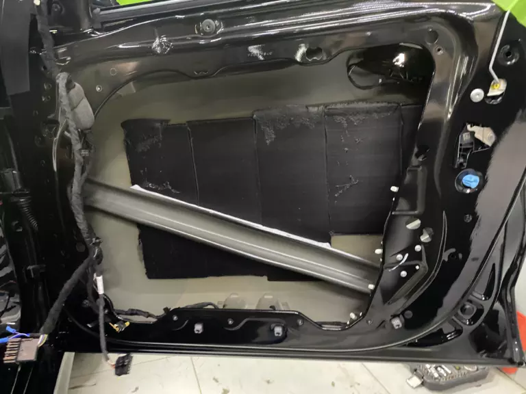 Шумоизоляция дверей BMW X7-1