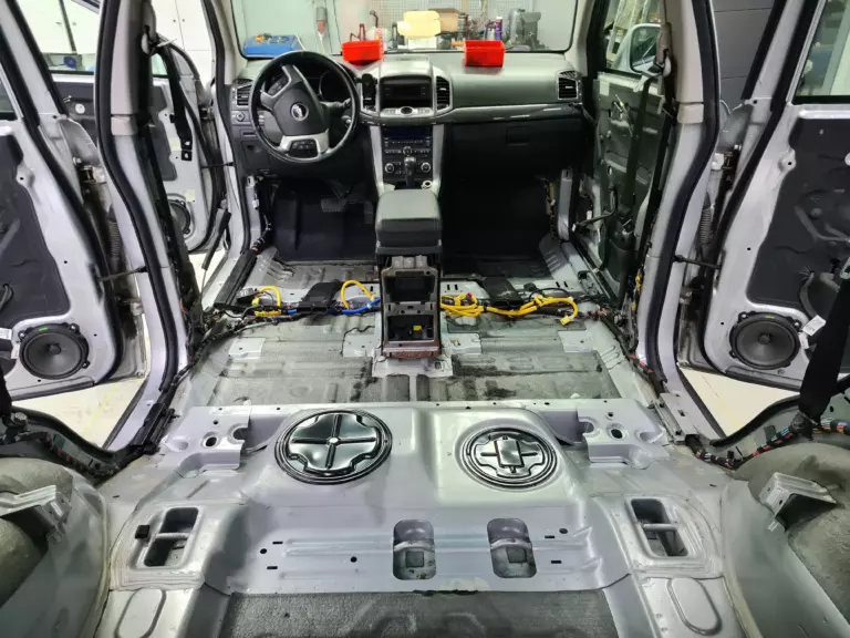 Шумоизоляция пола Chevrolet Captiva-1