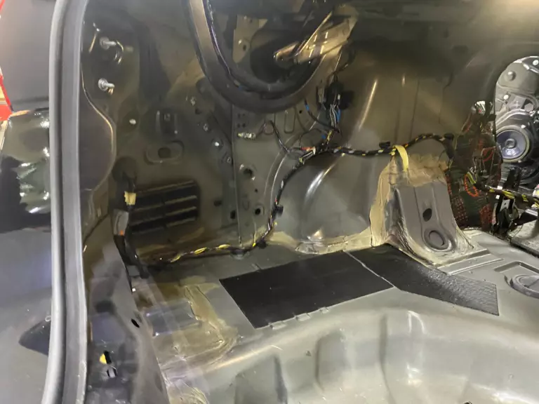 Шумоизоляция багажника Ford Mondeo-2