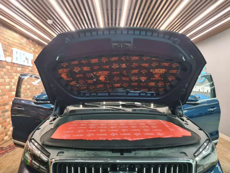 Geely Monjaro капот