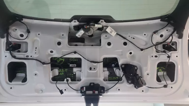Шумоизоляция дверей Geely Monjaro-2