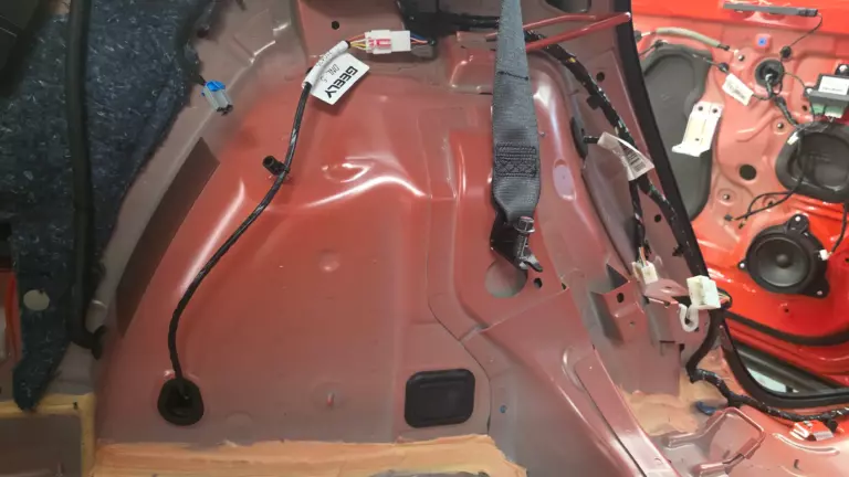 Шумоизоляция багажника Geely Tugella Knewstar 001-3