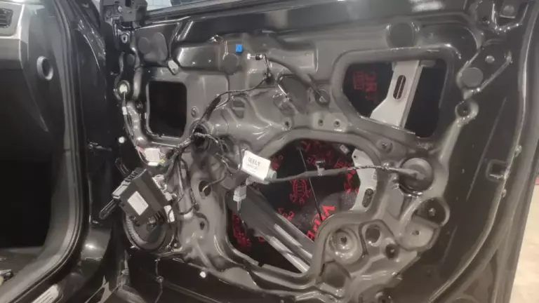 Шумоизоляция дверей Geely Tugella-1