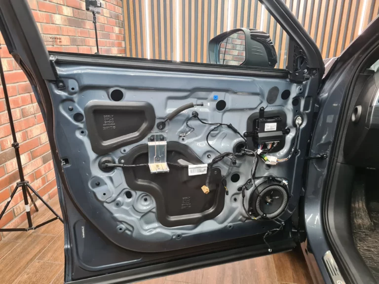 Шумоизоляция дверей Geely Tugella-1