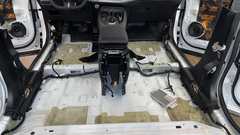 Шумоизоляция пола HAVAL F7X белый-1