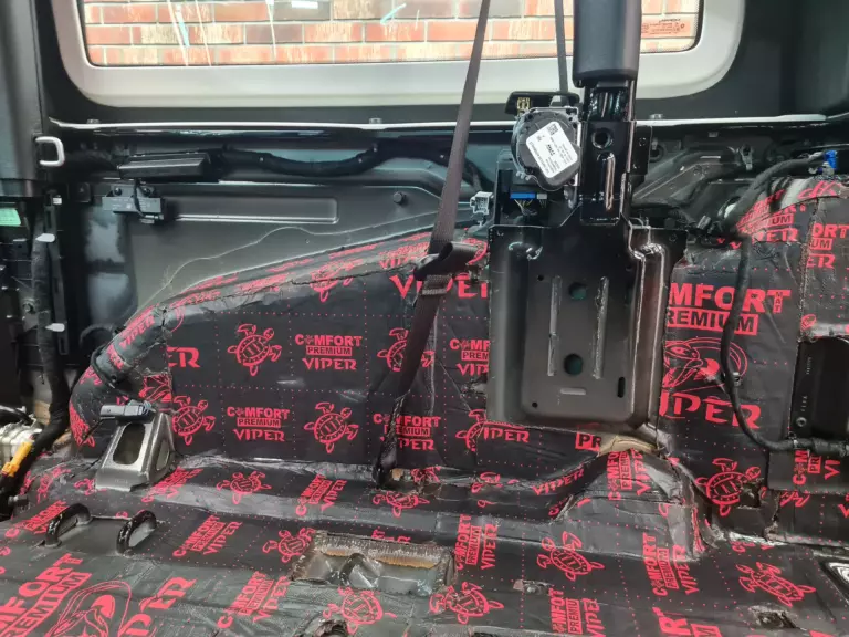Шумоизоляция багажника Jeep Wrangler Rubicon-3