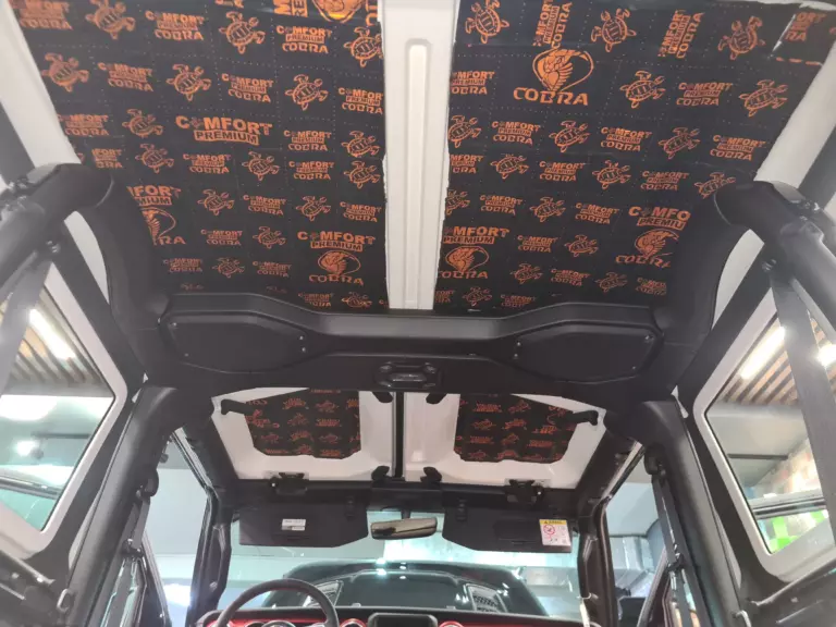 Шумоизоляция крыши Jeep Wrangler Rubicon-1