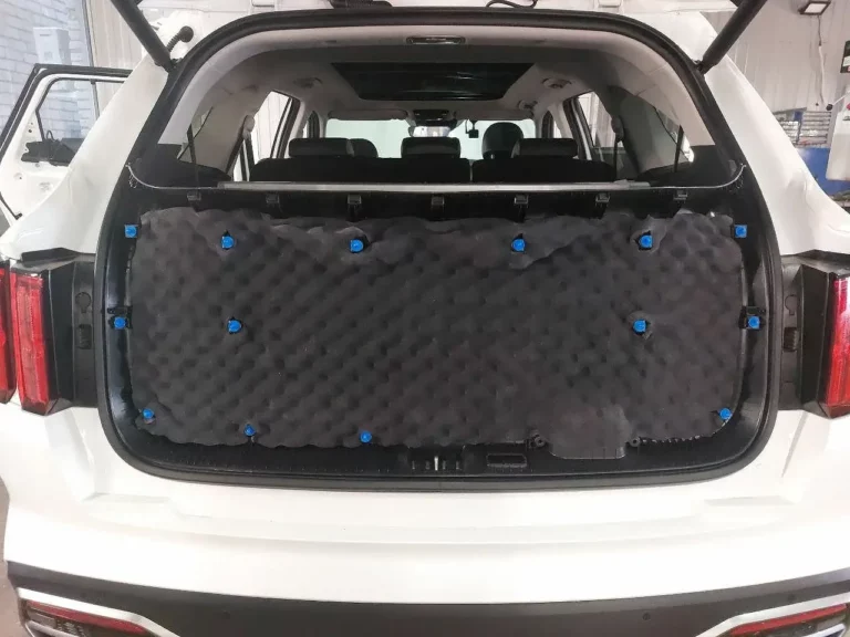 Шумоизоляция-багажника-KIA Sorento 2021-6