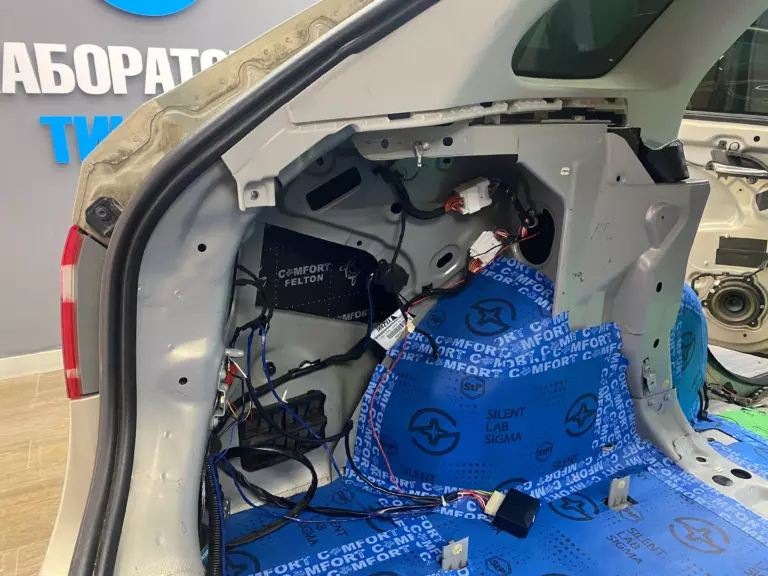 Шумоизоляция багажника Lada Vesta Cross -6