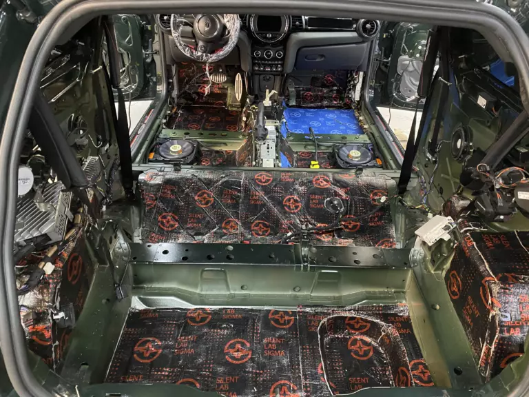 Шумоизоляция пола Mini Cooper Clubman-2