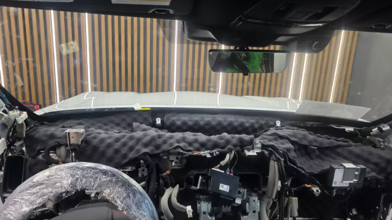 Шумоизоляция торпедо Nissan Armada-6