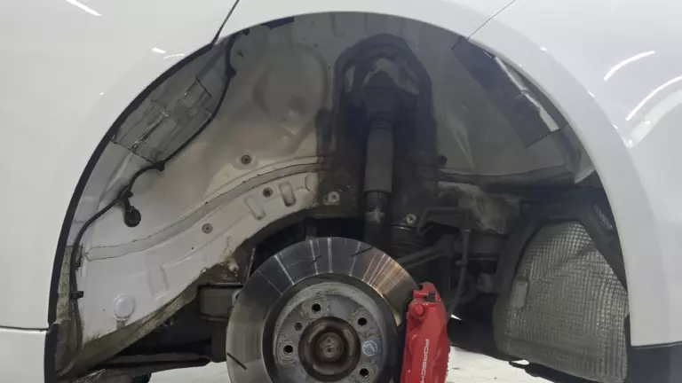 Шумоизоляция арок Porsche Panamera-1