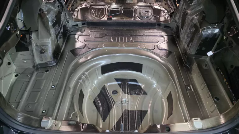 Шумоизоляция багажника Skoda Superb-1