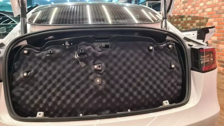 Шумоизоляция багажника Tesla Model 3-10