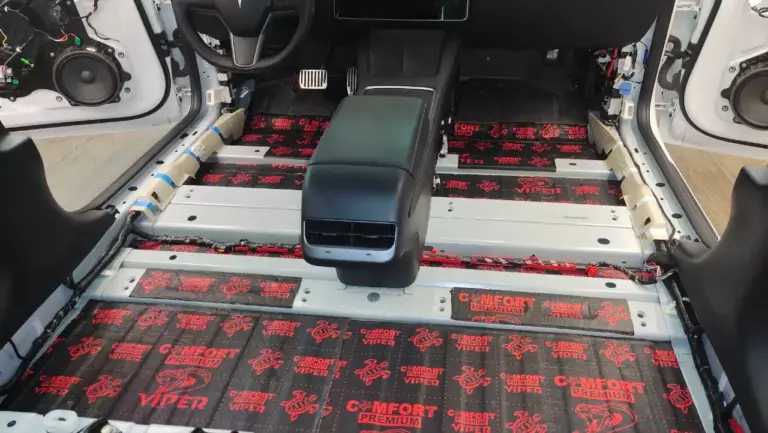 Шумоизоляция пола Tesla Model 3-1