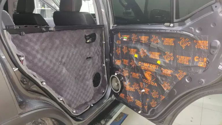Шумоизоляция дверей Toyota Fortuner-3