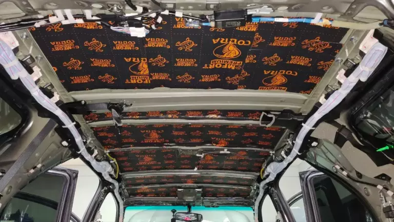 Шумоизоляция потолка автомобиля Toyota
