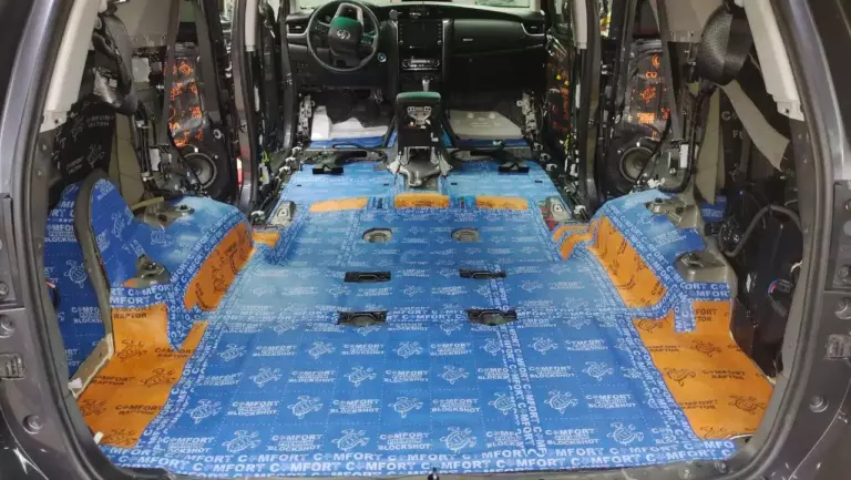 Шумоизоляция пола Toyota Fortuner-2