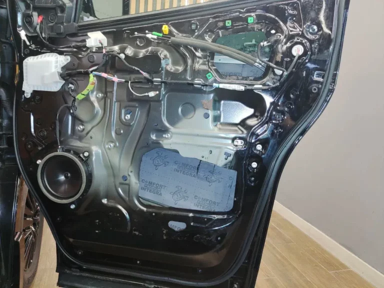 Шумоизоляция дверей Toyota Granvia 2020-3