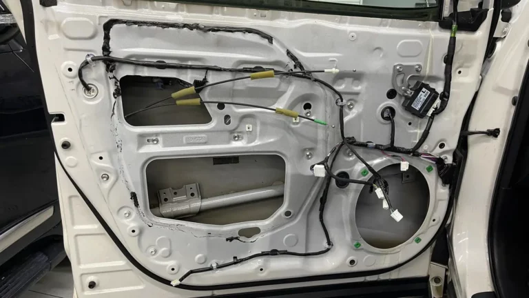 Шумоизоляция двери Toyota Highlander-1