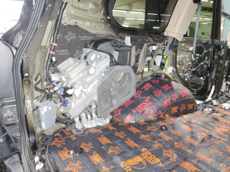 Шумоизоляция багажника Toyota Land Cruiser 200 2015-6