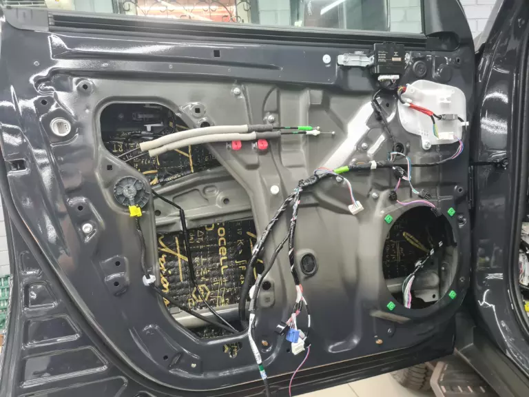 Шумоизоляция дверей Toyota Land Cruiser Prado 250-1
