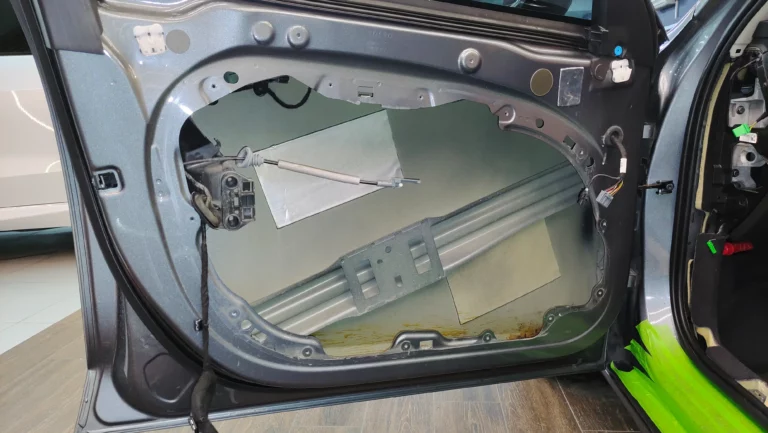 Шумоизоляция дверей Volvo V90-1