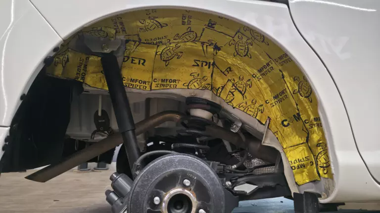 Шумоизоляции арок Toyota Roomy-2