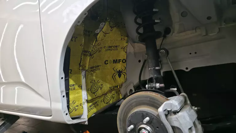 Шумоизоляции арок Toyota Roomy-4