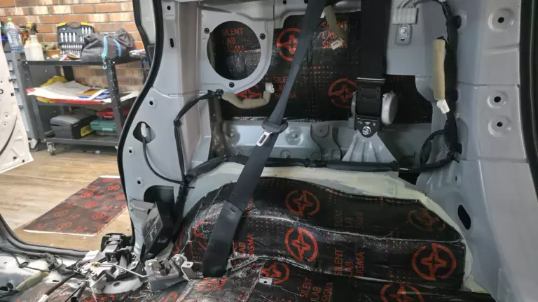 Шумоизоляции багажника Toyota Roomy-5