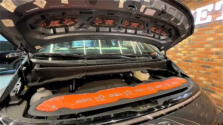 Шумоизоляция капота Hyundai Staria 2022