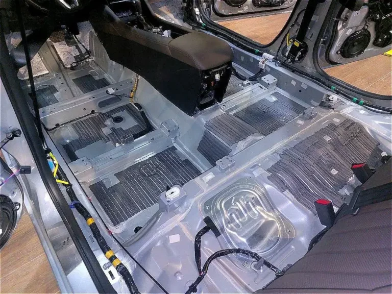 Шумоизоляция пола Mazda 6-1