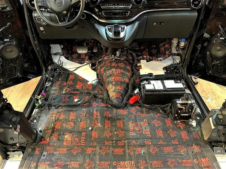 Шумоизоляция пола Mercedes V-class -1