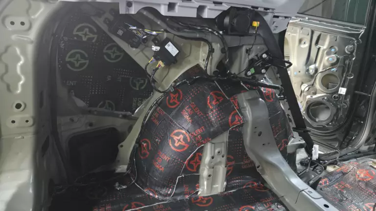 Шумоизоляция багажника Geely Atlas-4