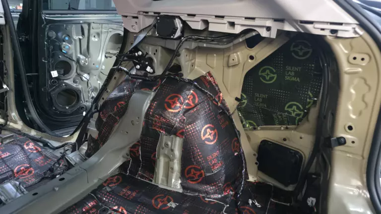 Шумоизоляция багажника Geely Atlas-5