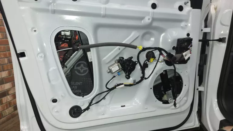 Шумоизоляция дверей Audi Q5-3