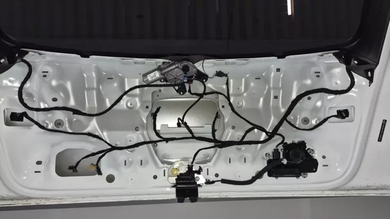 Шумоизоляция дверей Audi q5 -6