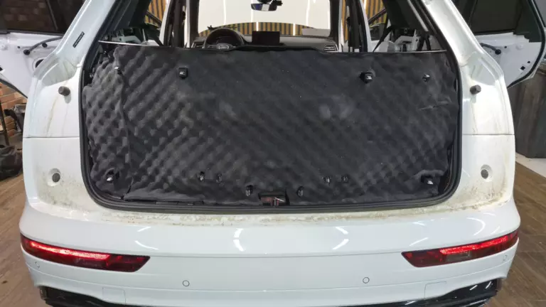 Шумоизоляция дверей Audi q5 -8