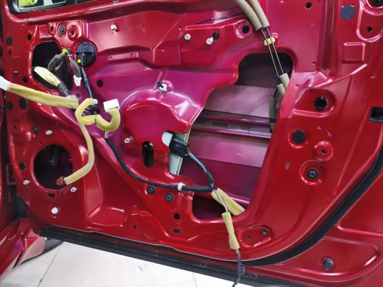 Шумоизоляция дверей Nissan Note