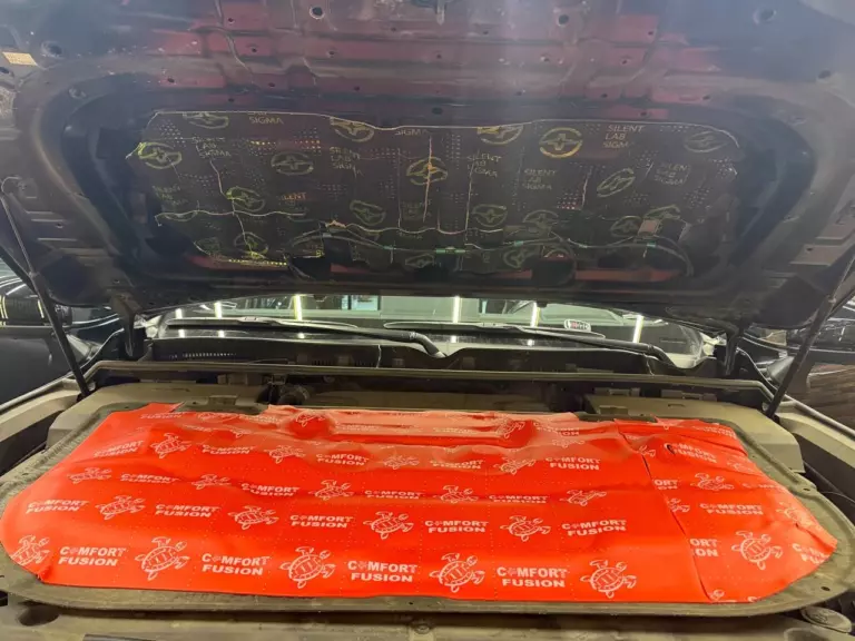 Шумоизоляция капота Toyota Land Cruiser 300
