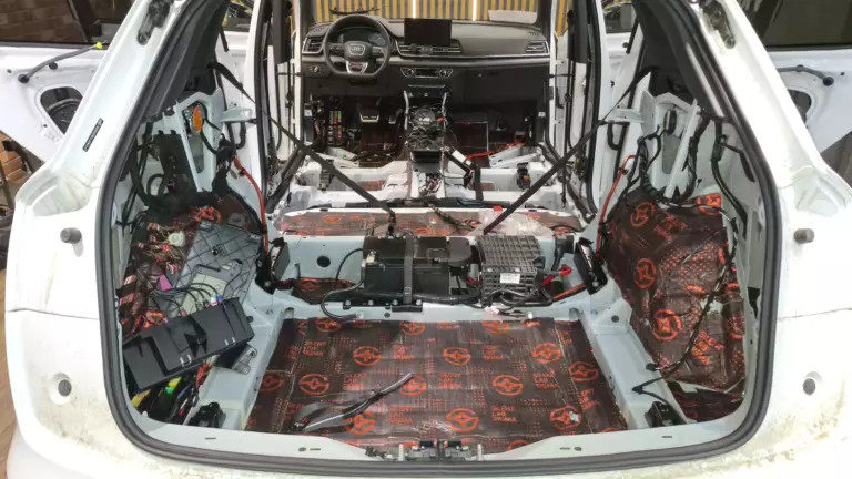 Шумоизоляция пола Audi Q5-3