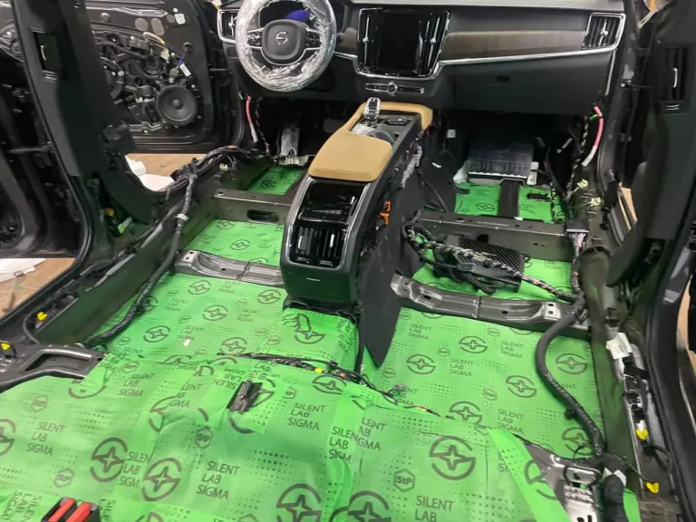 Шумоизоляция пола Volvo S90-3