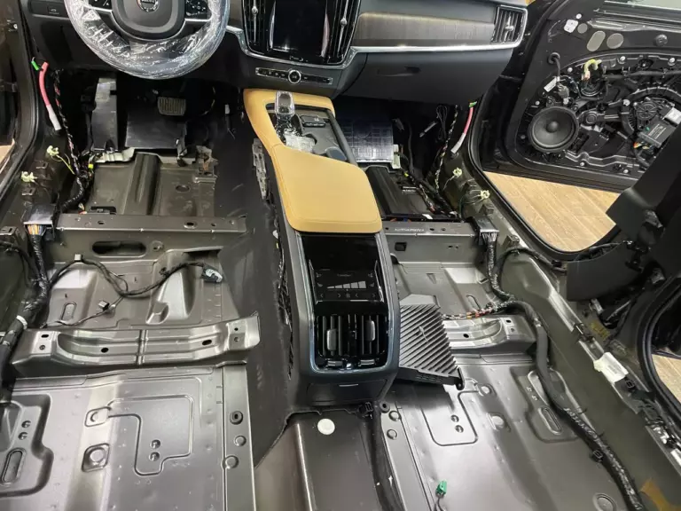 Шумоизоляция пола Volvo S90