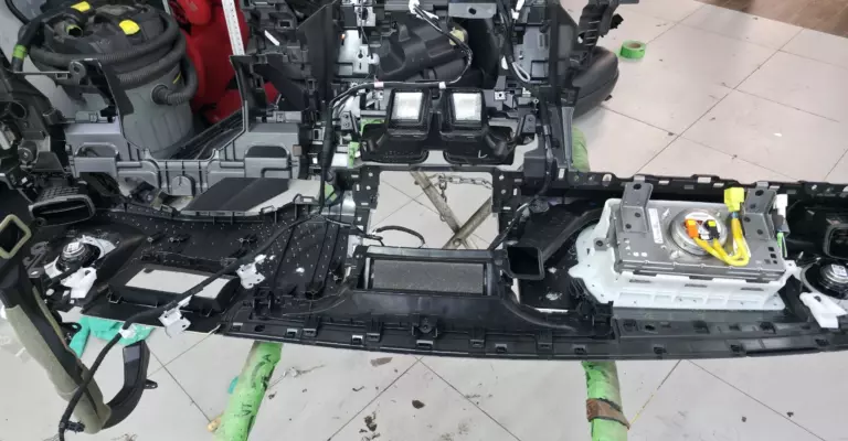 Шумоизоляция торпедо Toyota Land Cruiser 300-1